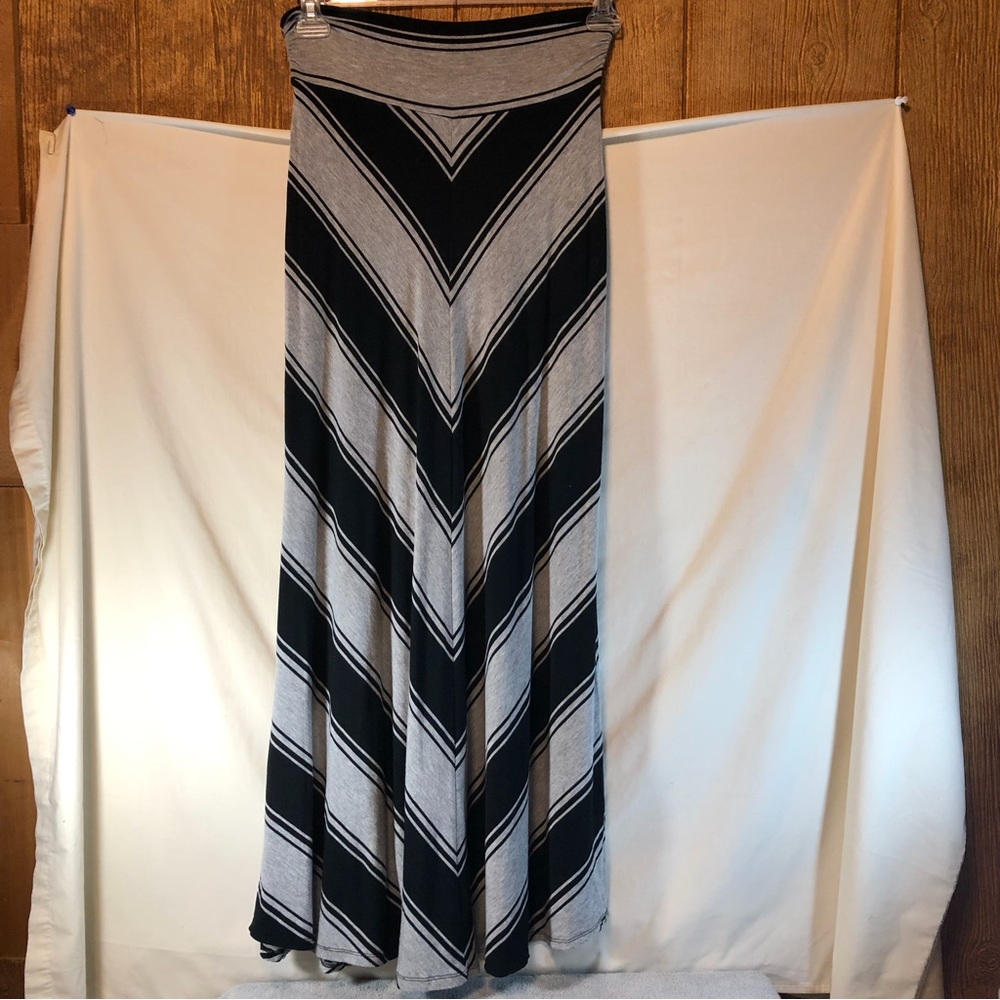 Merona woman’s black/gray diagonally striped maxi skirt S/P